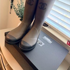New with box Black and Army green CC logo women rain boots size 8